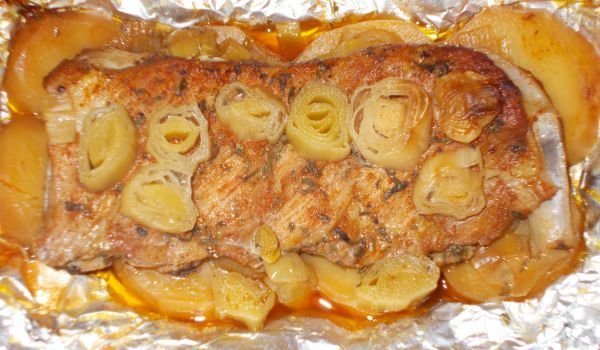 Ребърца с картофки и праз във фолио