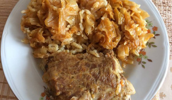 Ребърца със кисело зеле и ориз