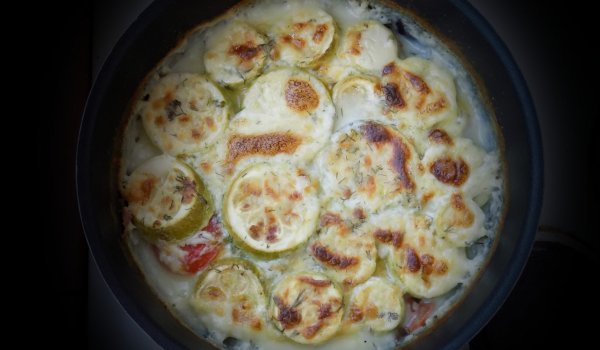 Реденка от тиквички, спанак и домати