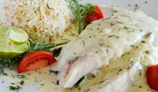 Риба на скара с бял сос
