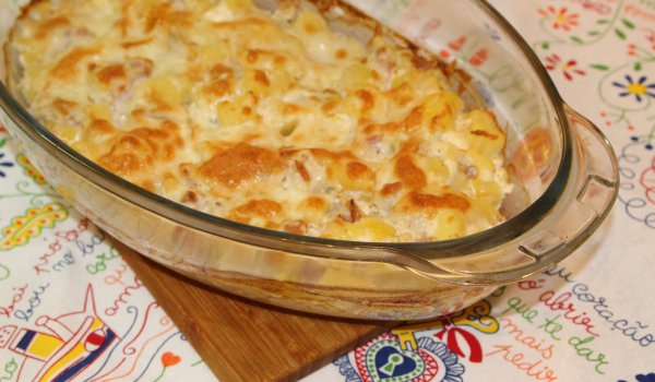 Риба със сметана и картофи на фурна