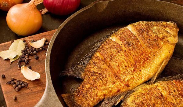 Риба със сос от червено вино