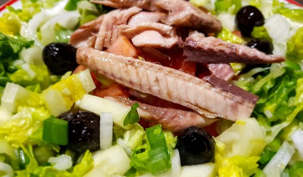 Рибна салата с маринована скумрия