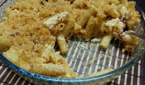 Ригатони със сушени домати и козе сирене