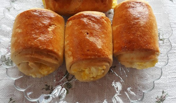 Рогчета със сирене и мас, замесени в хлебопекарна