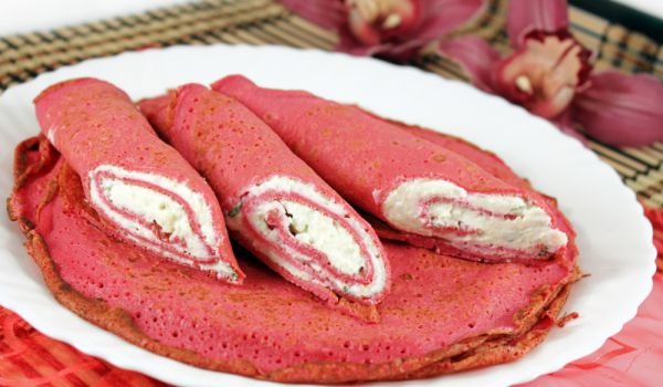 Розови палачинки със сирене