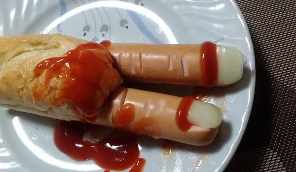 Ръка с пръсти на вещица