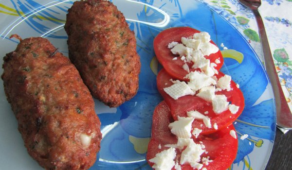 Руладини от кайма с топено сирене и кисели краставички