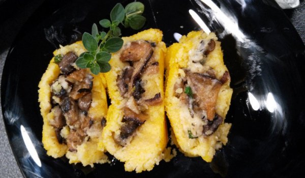 Руло от качамак с гъби