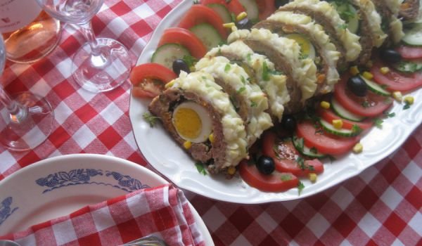 Руло от кайма с картофено-кашкавалена обвивка