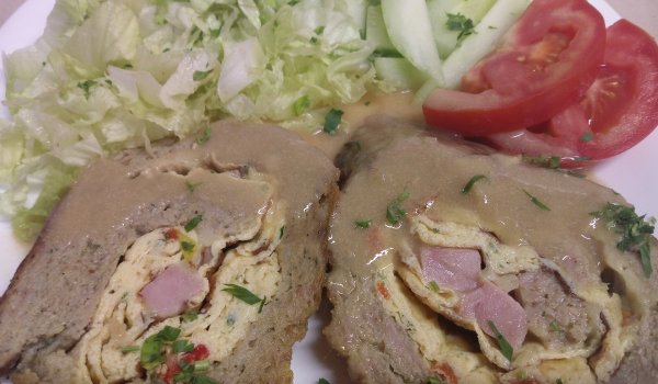 Руло от мляно месо с пълнеж от омлет