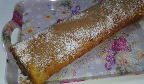 Руло с какао и сладко от сливи и орехи
