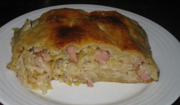 Руло с кисело зеле и бекон