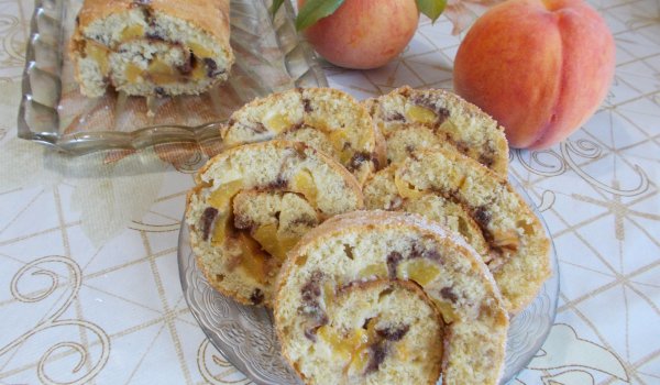 Руло с праскови и шоколад