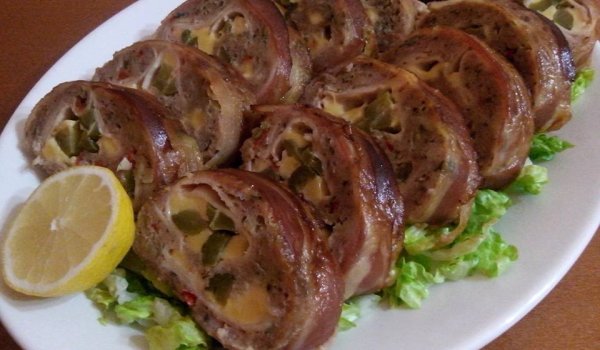 Руло Стефани с хрупкава беконова коричка