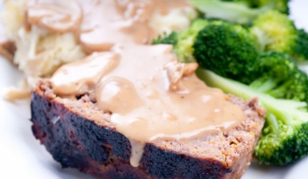 Руло Стефани със сос от гъби