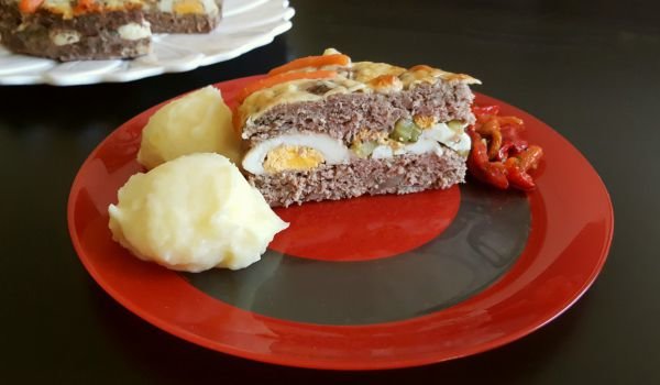 Руло Стефани във форма за торта
