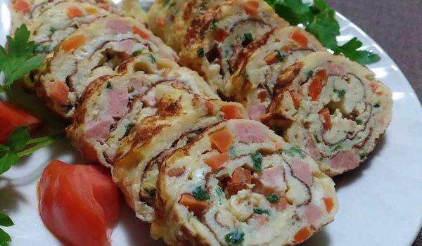 Рулца от яйца с пресен лук и моркови