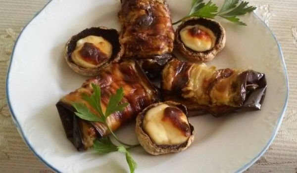 Рулца от печени патладжани и пълнени гъби