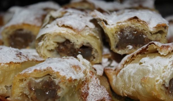 Рулца с локум и орехи
