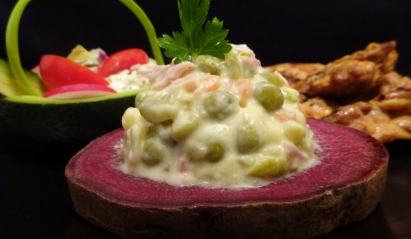 Руска салата от домашни продукти