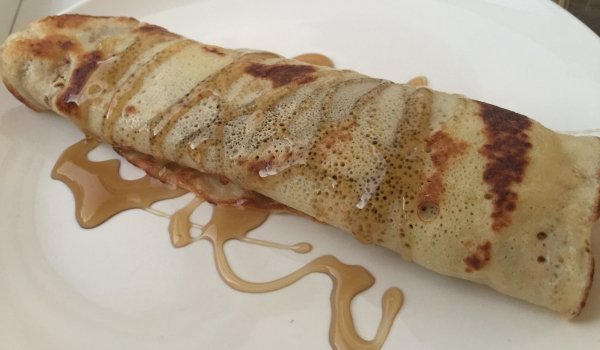 Руски блини с мед и орехи