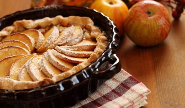 Руски пирог с извара и ябълки