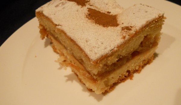 Руски пирог с пюре от ябълки