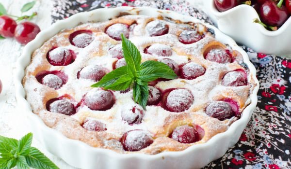 Руски сладкиш с вишни и извара