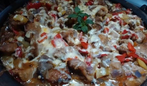 Сач с хапки от свинско и зеленчуци