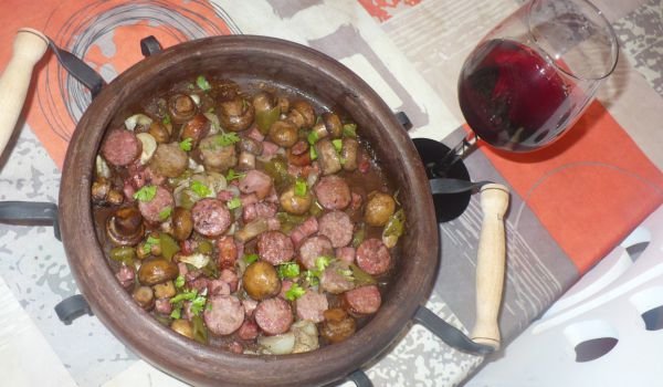 Сач с наденица