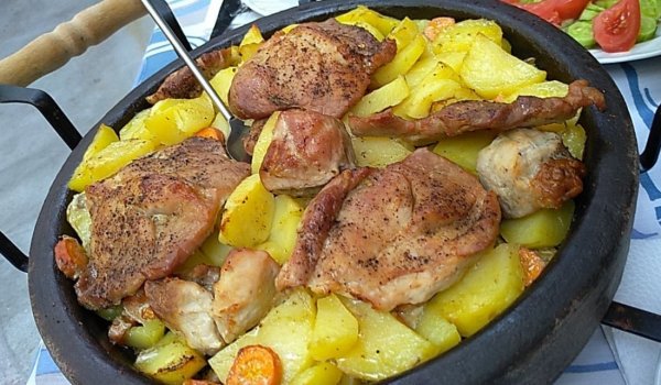 Сач със свинско и картофи