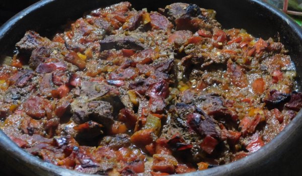 Сач със зеленчуци и черен дроб