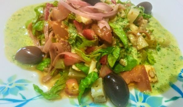 Салата Фреса с ягоди и сос