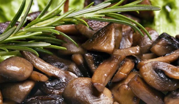 Салата мариновани гъби с розмарин