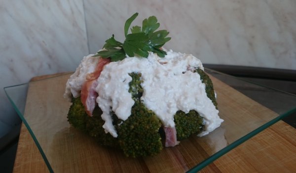 Салата от броколи и сирене