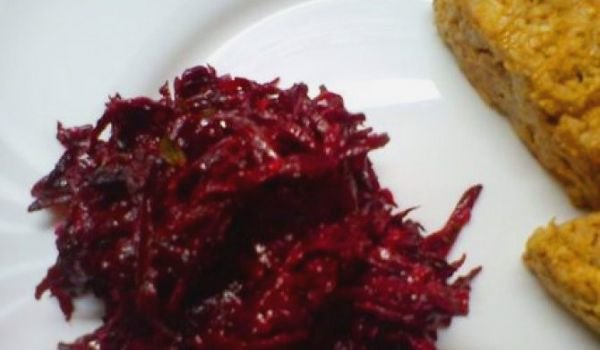 Салата от червено цвекло и галета