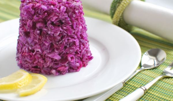 Салата от червено зеле с хрян