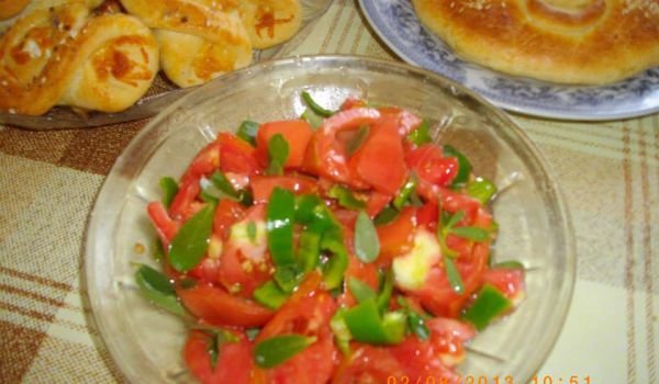 Салата от домати и тученица