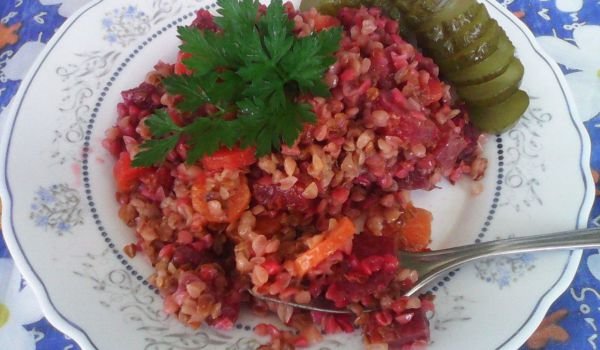Салата от елда и цвекло