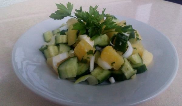 Салата от картофи и краставици