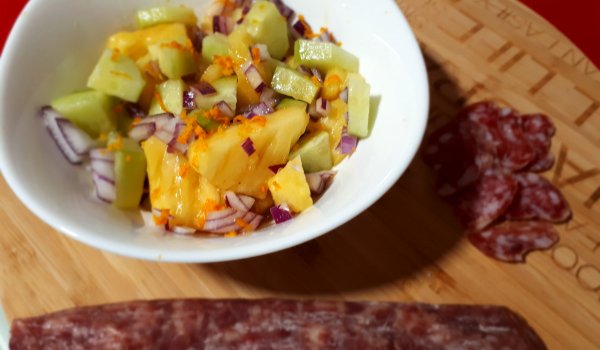 Салата от краставици и ананас