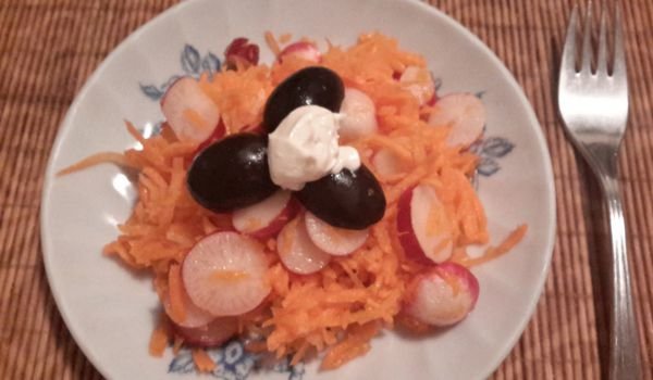 Салата от моркови и репички