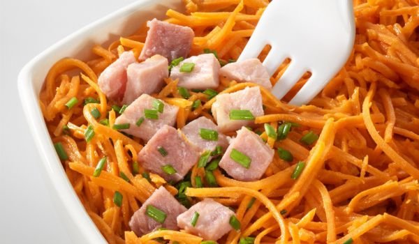 Салата от моркови с бекон