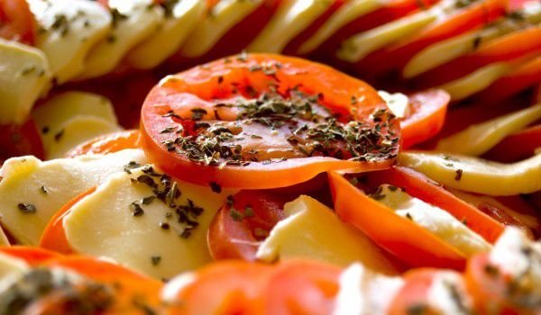 Салата от печени домати и моцарела