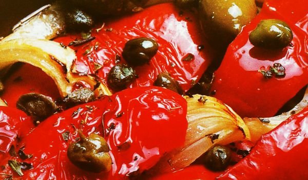Салата от печени патладжани и пиперки