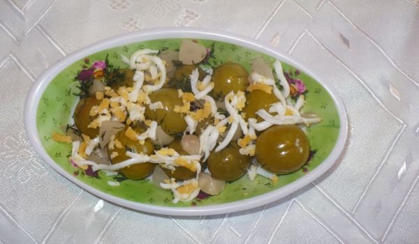 Салата от пресен чесън и джанки