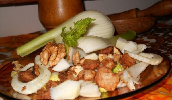 Салата от резене и кисели ябълки