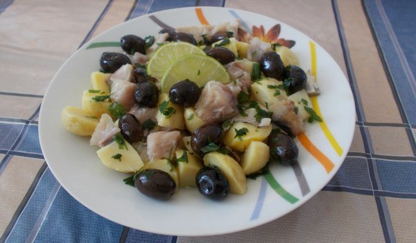 Салата от скумрия с картофи