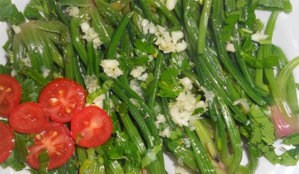 Салата от спаначени дръжки